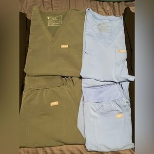 FIGS SCRUBS IN XS TOP & XS PETITE BOTTOM (BONSAI)